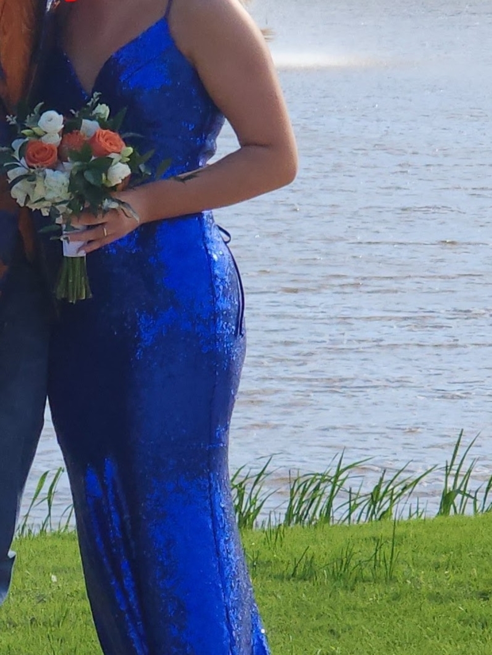 Elegant Royal Blue Sequin V-Neck Prom Gown
